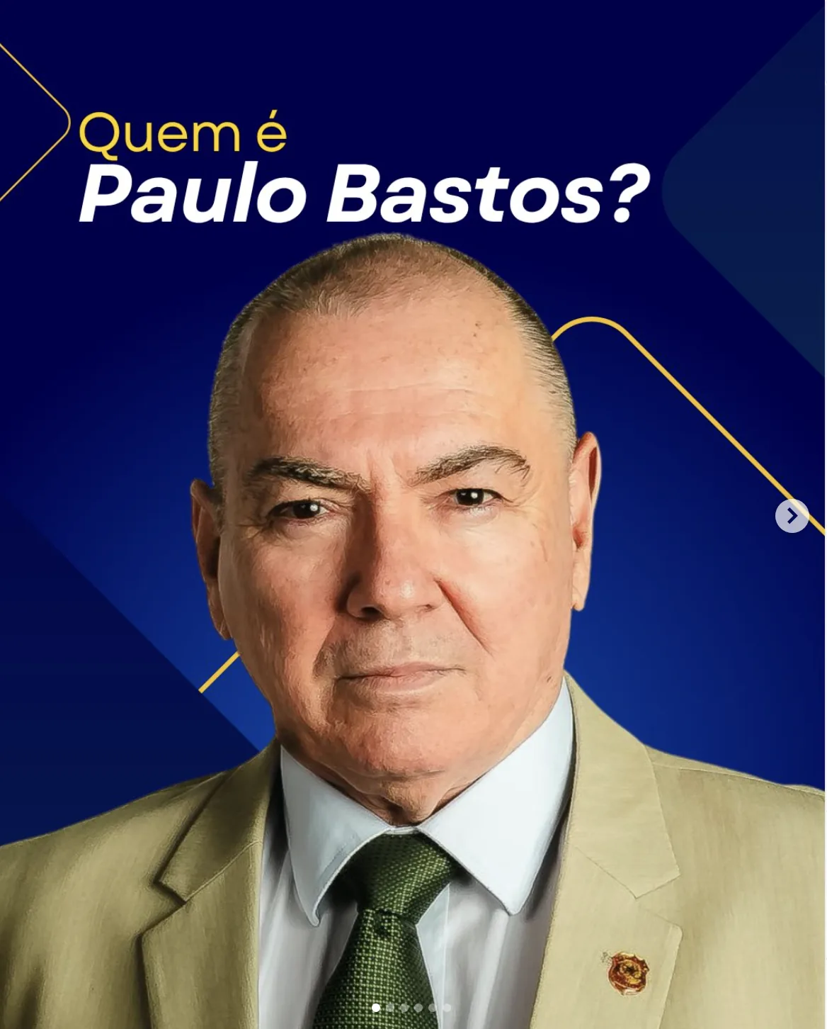 Paulo Bastos vestindo camisa da Seleção Brasileira, personalizada com seu nome e o número 22